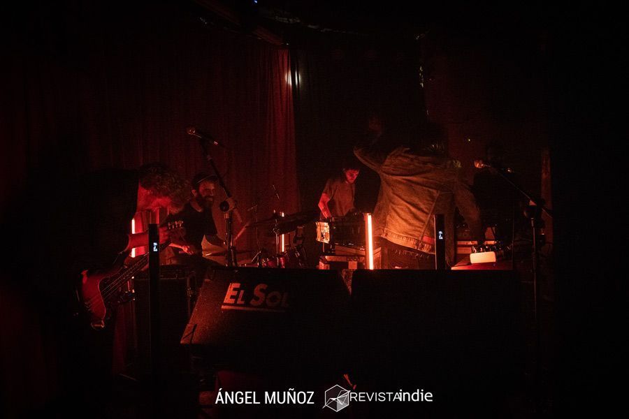 MUCHO NOIR CLUB. DONDE SOLO LA MÚSICA IMPORTA