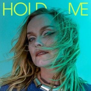 ANE BRUN, NUEVO SINGLE «HOLD ME»
