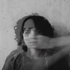 ESTELA GRIS CIERRA SU PRIMER EP CON “EL MOMENTO”
